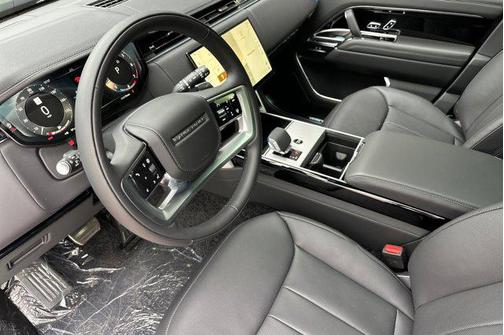 Santorini Black 2026 Land Rover Range Rover P400 SE 7 Seat