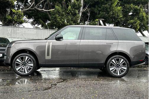 2026 Land Rover Range Rover P400 SE 7 Seat