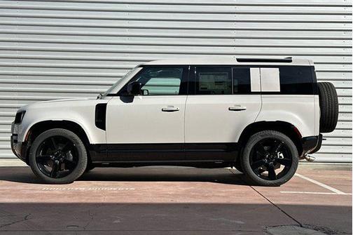 Borasco Grey 2026 Land Rover Defender P500 X-Dynamic SE