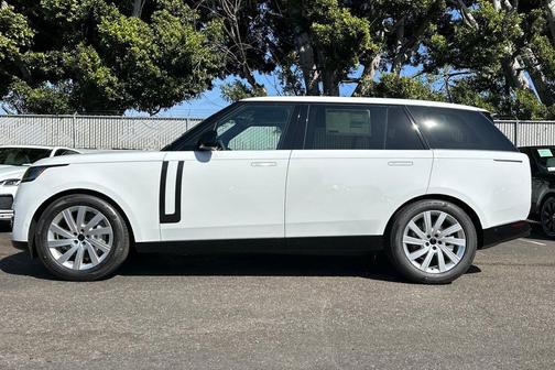 Fuji White 2026 Land Rover Range Rover P400 SE 7 Seat