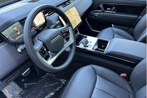Fuji White 2026 Land Rover Range Rover P400 SE 7 Seat