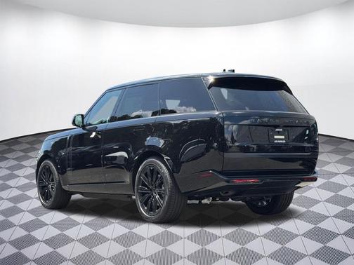Santorini Black 2026 Land Rover Range Rover P550e SE