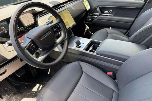 Santorini Black 2026 Land Rover Range Rover P550e SE