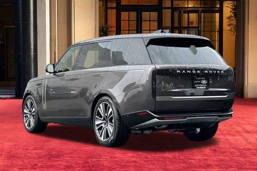 2026 Land Rover Range Rover P400 SE 7 Seat
