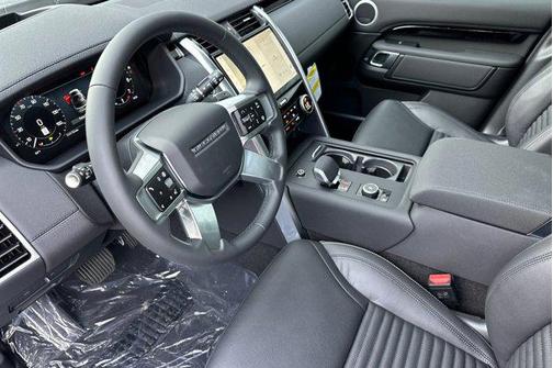 Varesine Blue Metallic 2026 Land Rover Discovery S