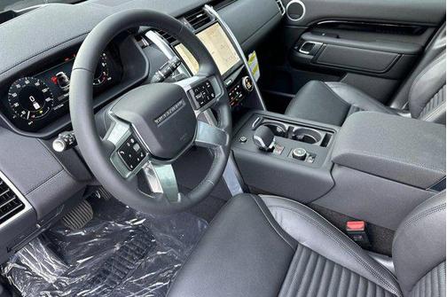 Varesine Blue Metallic 2026 Land Rover Discovery S