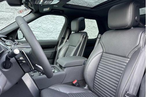 Varesine Blue Metallic 2026 Land Rover Discovery S