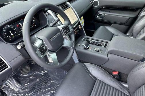 Varesine Blue Metallic 2026 Land Rover Discovery S