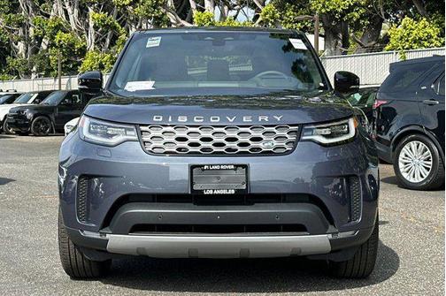 Varesine Blue Metallic 2026 Land Rover Discovery S
