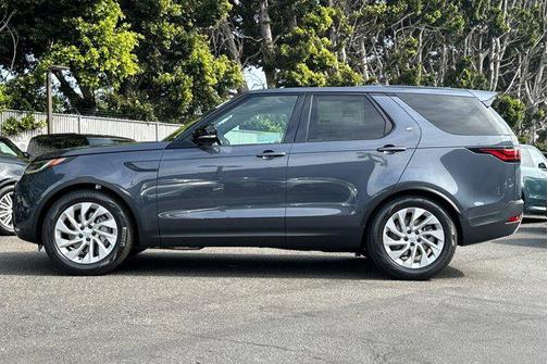 Varesine Blue Metallic 2026 Land Rover Discovery S