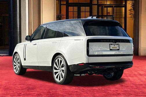 2025 Land Rover Range Rover P530 SE 7 Seat