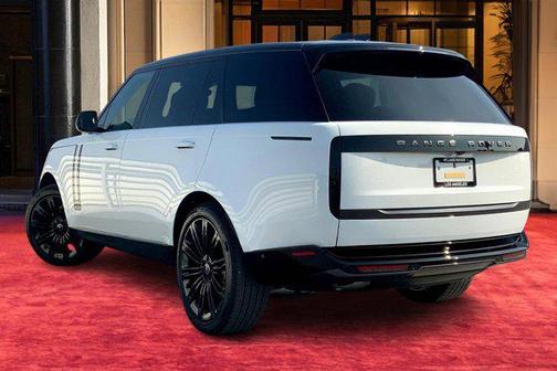 2025 Land Rover Range Rover P400 SE 7 Seat
