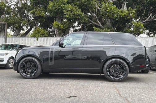 Santorini Black 2026 Land Rover Range Rover P530 SE