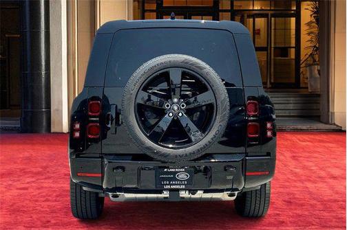 2025 Land Rover Defender 130 P400 X-Dynamic SE