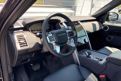 2025 Land Rover Discovery P300 S