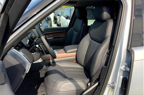 2025 Land Rover Range Rover P400 SE