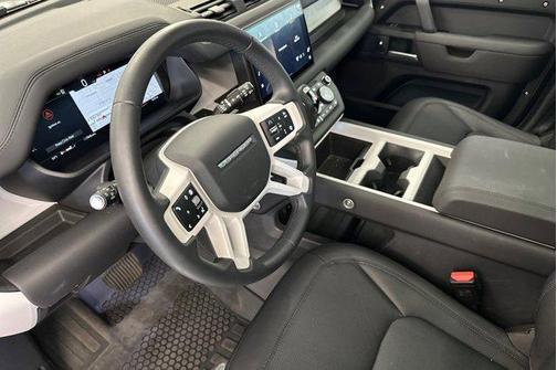 2025 Land Rover Defender 110 P300