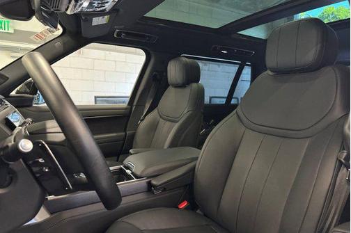 2025 Land Rover Range Rover P530 SE 7 Seat