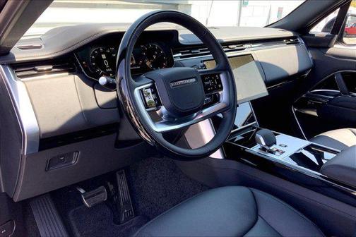 2025 Land Rover Range Rover P530 SE