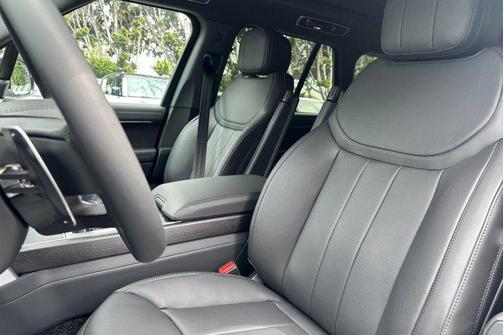 Ostuni Pearl White Premium Met 2026 Land Rover Range Rover P400 SE