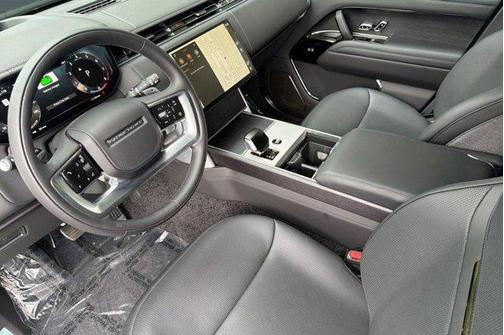 UNV Obsidian Black - Gloss #2 2026 Land Rover Range Rover P615 SV