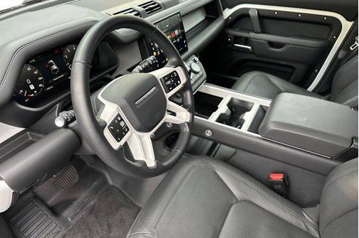 2025 Land Rover Defender 110 P300