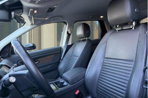 Santorini Black Metallic 2023 Land Rover Discovery Sport S