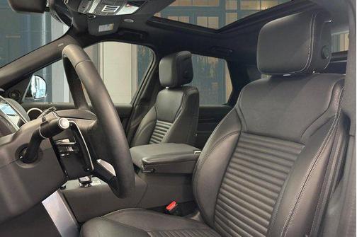 Fuji White 2025 Land Rover Discovery P300 S