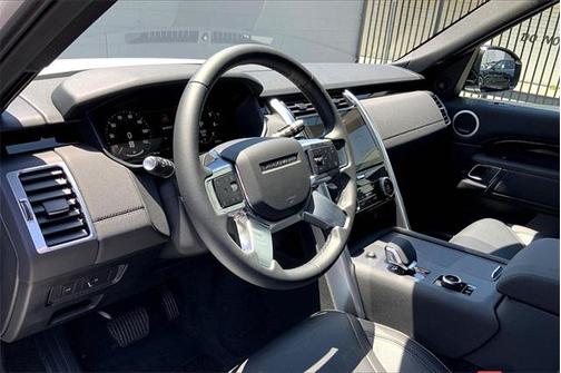 2025 Land Rover Discovery P300 S