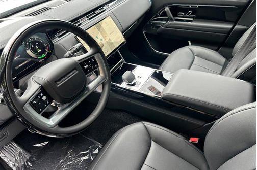Eiger Grey Metallic 2026 Land Rover Range Rover P550e SE