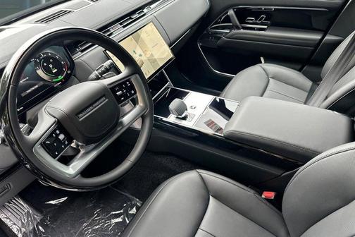 Eiger Grey Metallic 2026 Land Rover Range Rover P550e SE