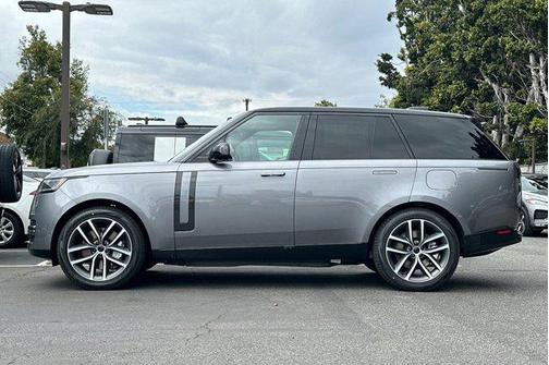 Eiger Grey Metallic 2026 Land Rover Range Rover P550e SE