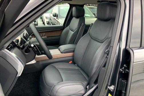 2025 Land Rover Range Rover P530 SE 7 Seat