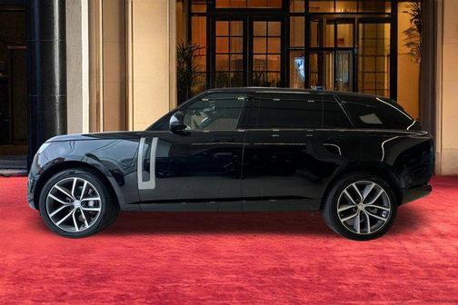 2025 Land Rover Range Rover P400 SE 7 Seat