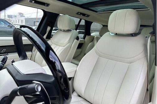 2025 Land Rover Range Rover P550e SE