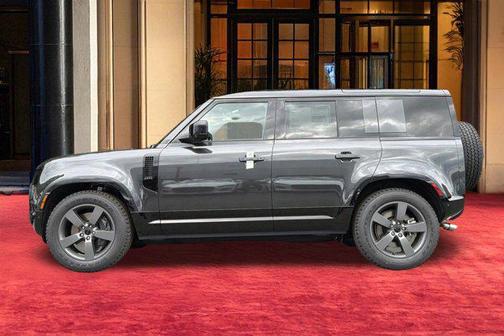 Carpathian Gray Premium Metall 2026 Land Rover Defender P500 X-Dynamic SE
