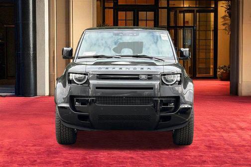 Carpathian Gray Premium Metall 2026 Land Rover Defender P500 X-Dynamic SE