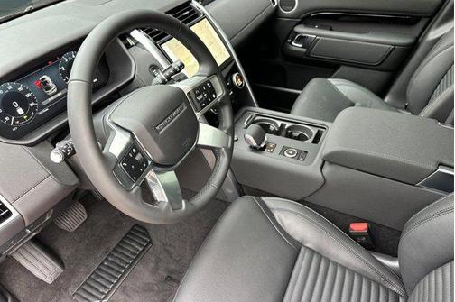 Charente Grey Premium Metallic 2026 Land Rover Discovery S