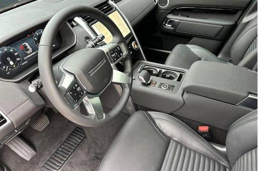 Charente Grey Premium Metallic 2026 Land Rover Discovery S