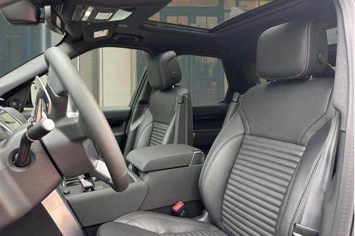 Charente Grey Premium Metallic 2026 Land Rover Discovery S