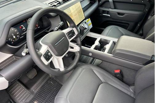 2026 Land Rover Defender P400 X-Dynamic SE