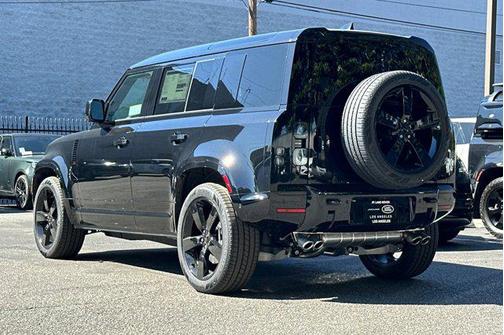 2026 Land Rover Defender P500 X-Dynamic SE