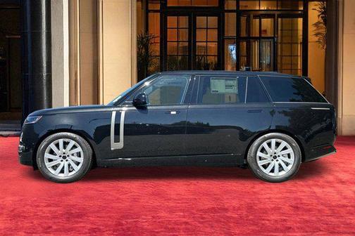 Santorini Black 2026 Land Rover Range Rover P400 SE 7 Seat