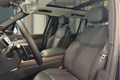Santorini Black 2026 Land Rover Range Rover P400 SE 7 Seat