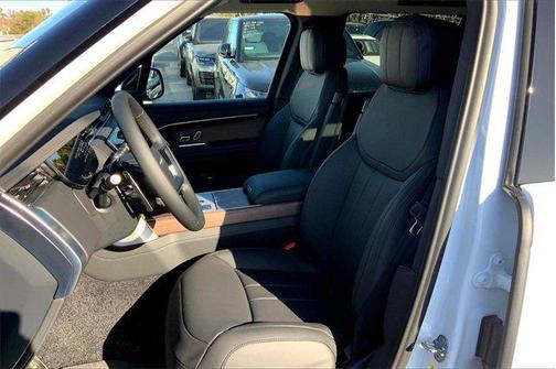 2025 Land Rover Range Rover P530 SE 7 Seat