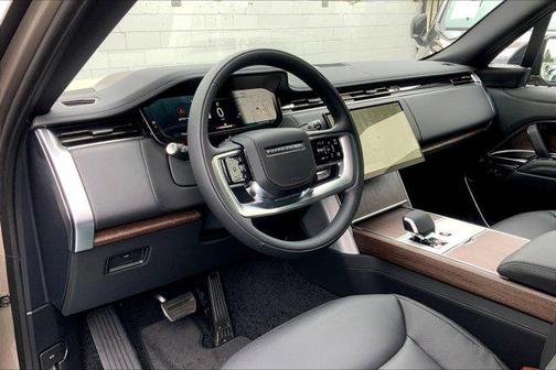 2025 Land Rover Range Rover P530 SE 7 Seat