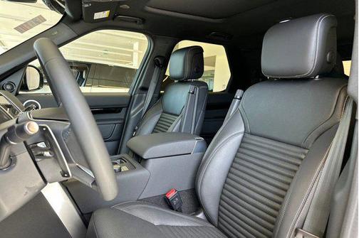 Carpathian Grey Premium Metallic 2026 Land Rover Discovery S