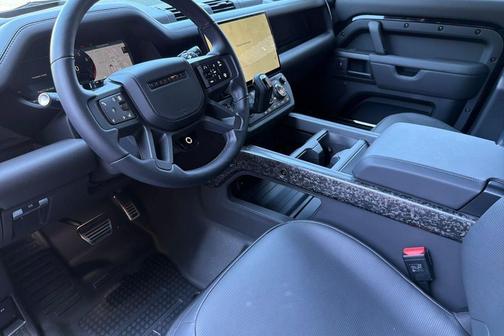 Narvik Black 2026 Land Rover Defender P635 OCTA