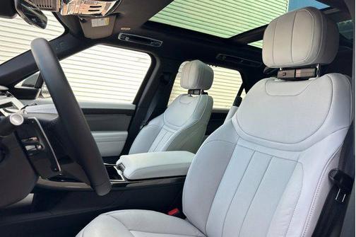 2026 Land Rover Range Rover Sport SE