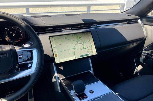 2025 Land Rover Range Rover P530 SE